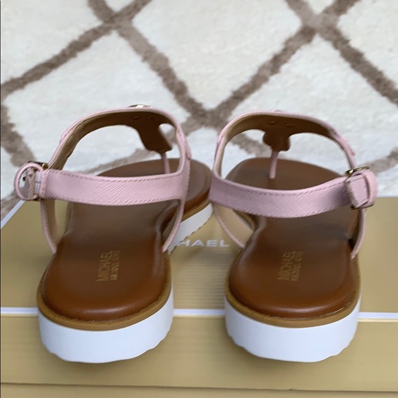 MICHAEL KORS JUDY THONG SAFFIANO POWDER BLUSH - Picture 10 of 16